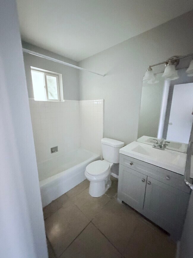 Foto del edificio - 1062 N July Cir