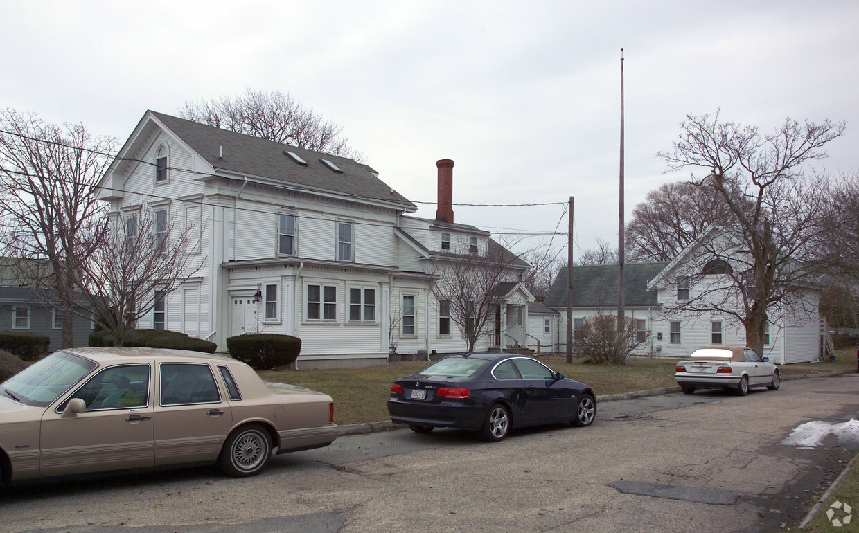 Building Photo - 71 Main St