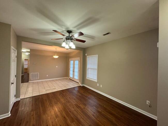 Building Photo - Beautiful, Newly Renovated Duplex in Richm...