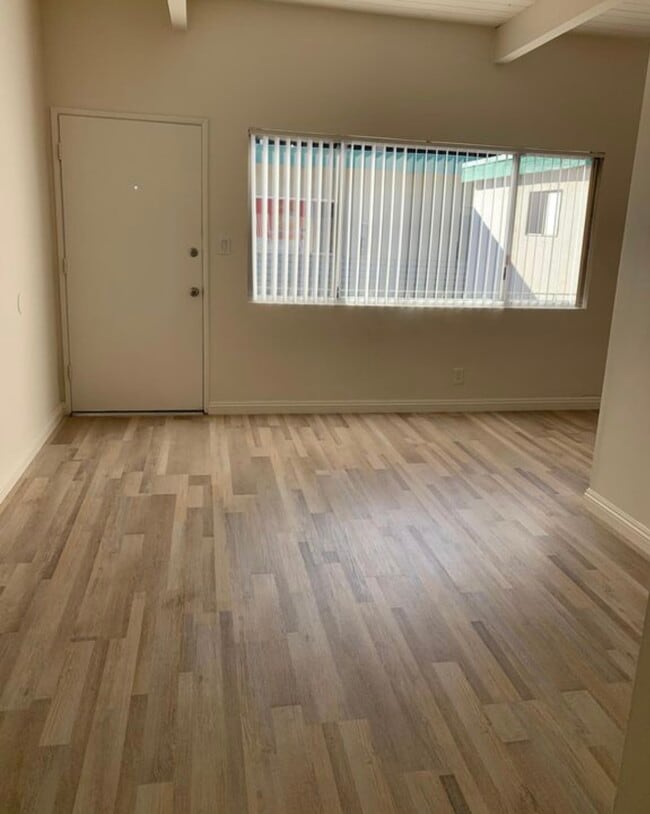 Building Photo - Torrance 44