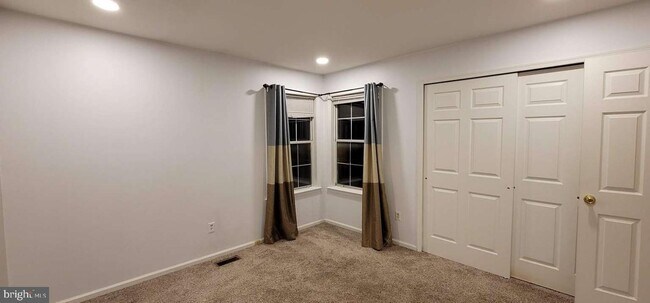 Building Photo - 15 Colebrook Ct
