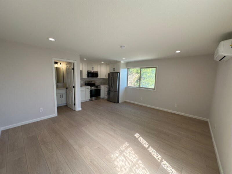 Primary Photo - 118 C St