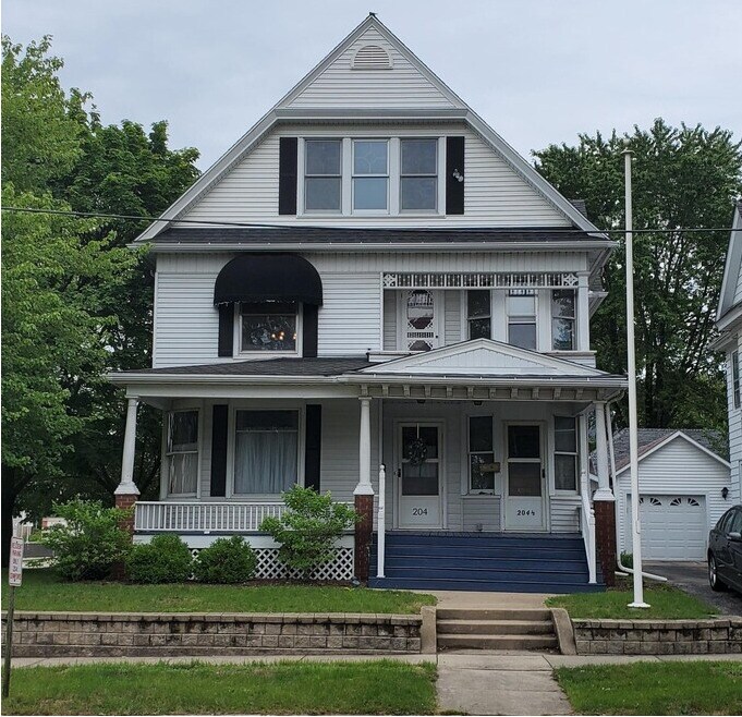 204 Crawford Ave, Dixon, IL 61021 Townhome Rentals in Dixon IL