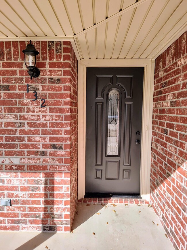 Building Photo - 132 Greenleaf Dr