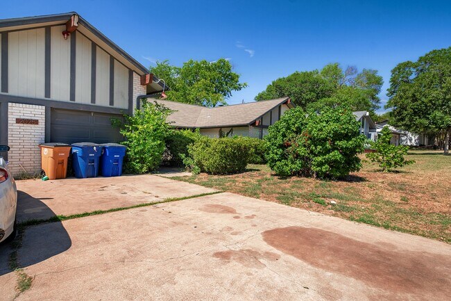 Foto del edificio - 2025 Monarch Dr