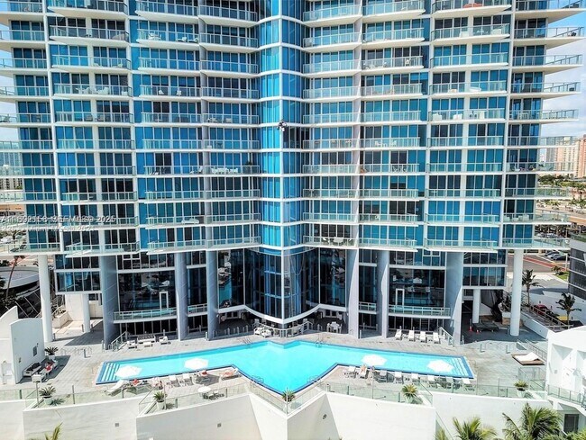 Foto del edificio - 17001 Collins Ave