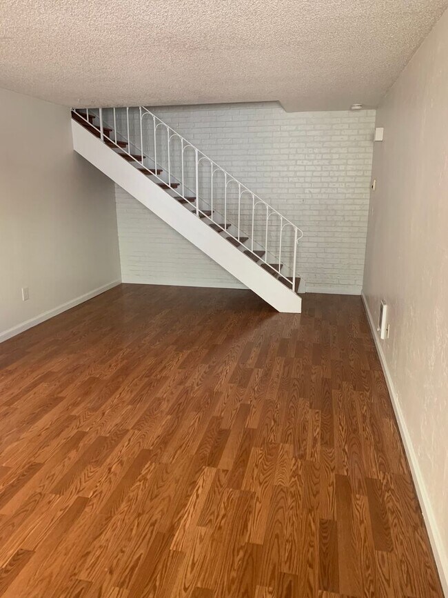 Building Photo - Gary Apartments | Two Bedroom Townhouse Un...