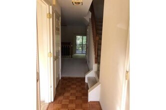 Building Photo - 858 Stockbridge Dr