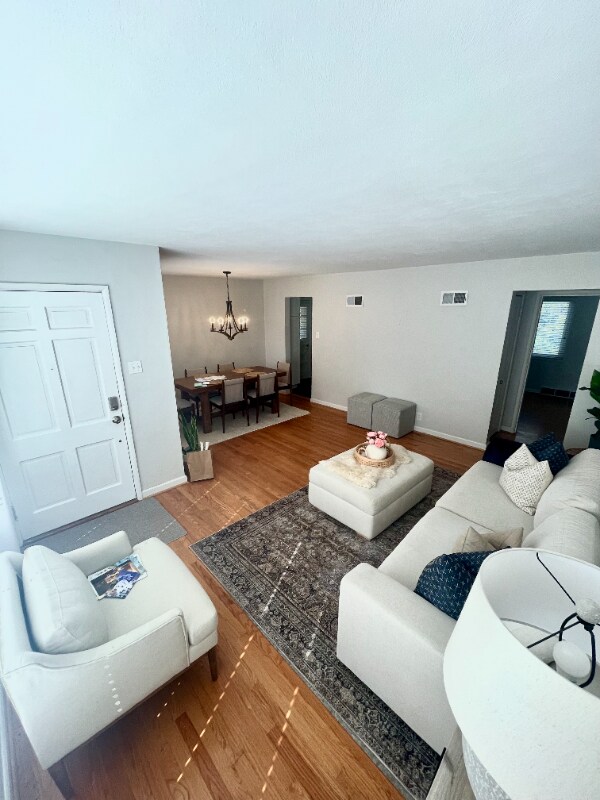 Foto del edificio - 1500 Pinetree Ln
