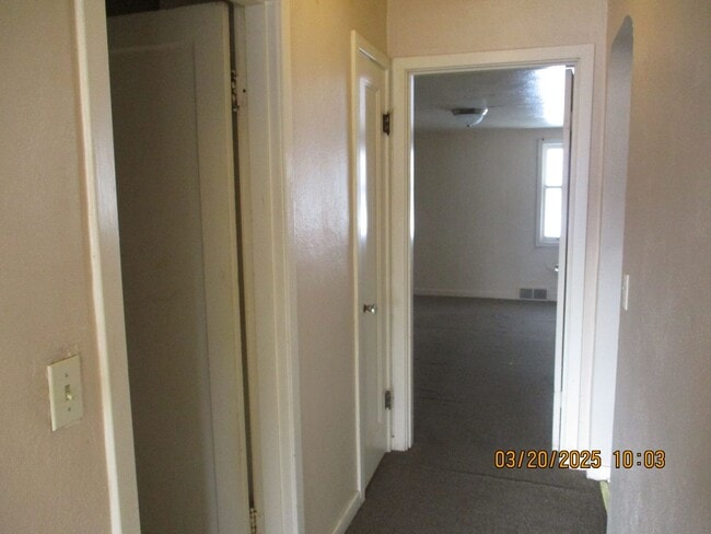 Building Photo - 1 Bedroom Duplex