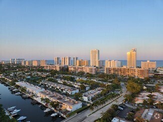 Building Photo - 2500 Parkview Dr