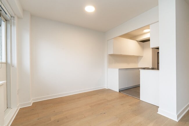 Building Photo - 5 Mallory Gardens