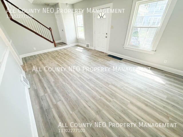 Foto del edificio - 900 Roslyn Ave SW