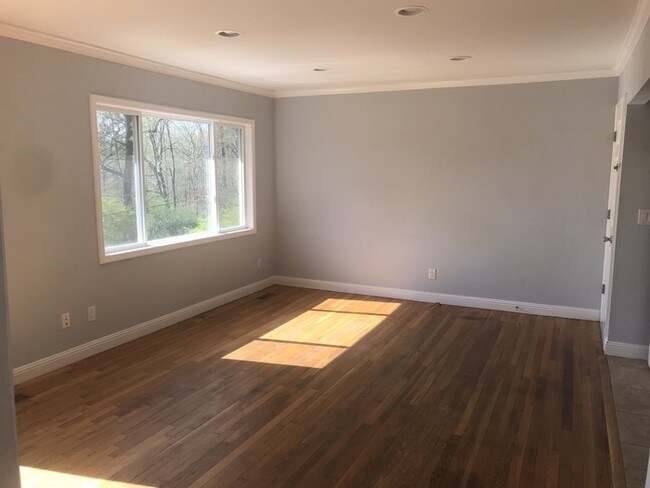 Building Photo - Quiet East Ridge Duplex