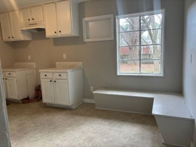 Building Photo - 335 Cummins St