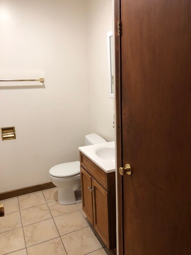 Building Photo - Spacious 2 Bed House!!