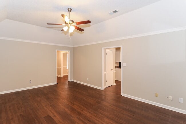 Building Photo - 5599 Annandale Dr