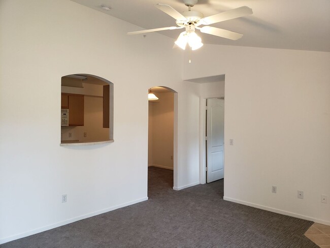 Building Photo - Silver Creek Condo- 2 Bedroom 2 Bath