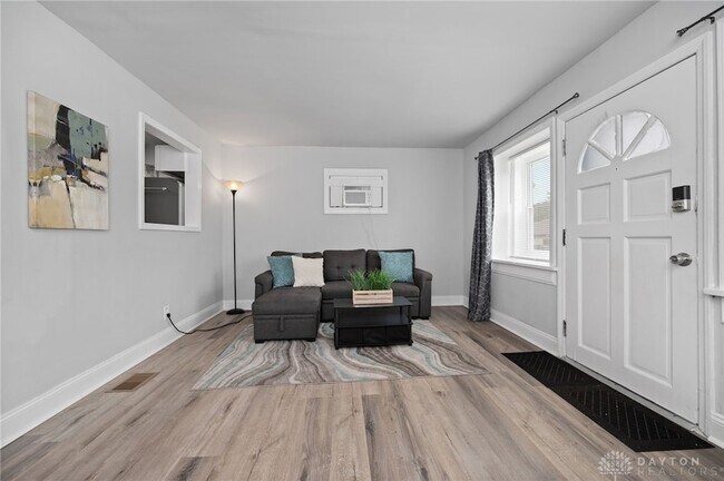 Foto del edificio - 8269 Sandy Ln