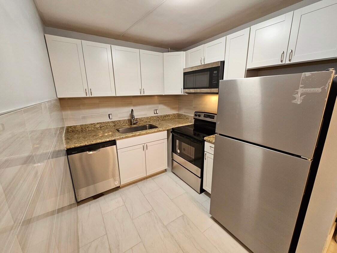 2100 Springdale Blvd Unit 210, Palm Springs, FL 33461 Condo for Rent