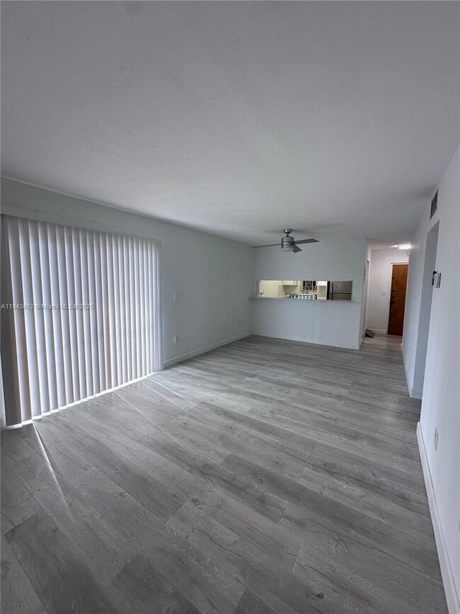 Foto del edificio - 6090 W Flagler St