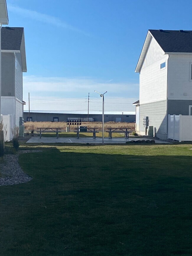 Foto del edificio - Huckleberry Townhomes