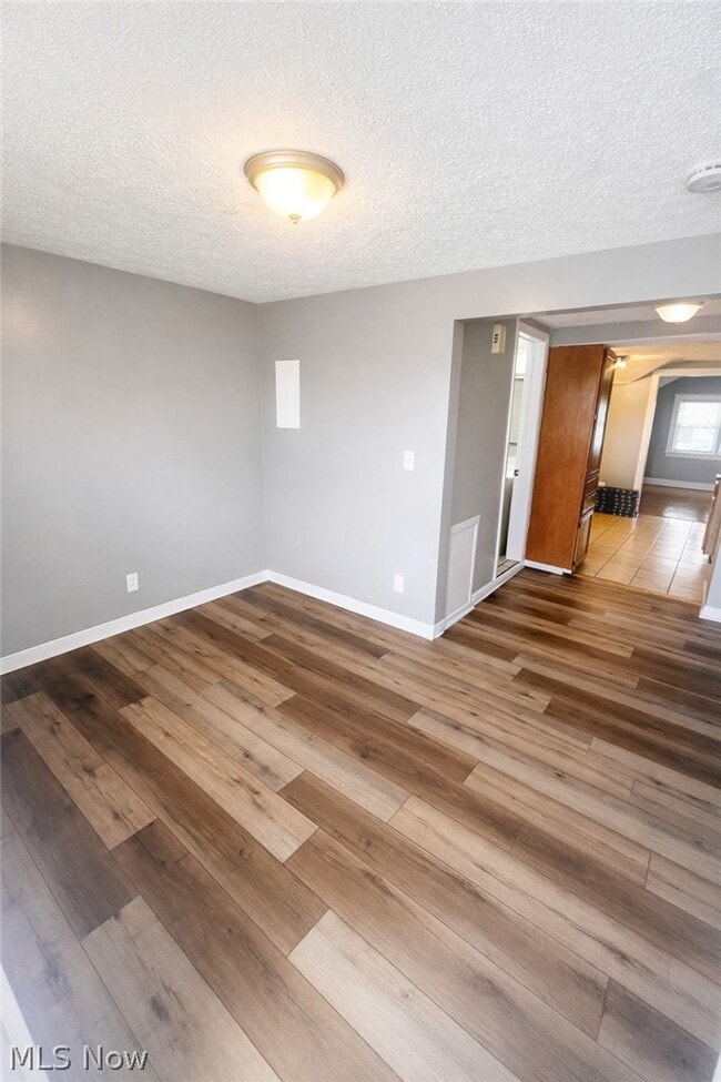 Building Photo - 7014 Thornton Dr