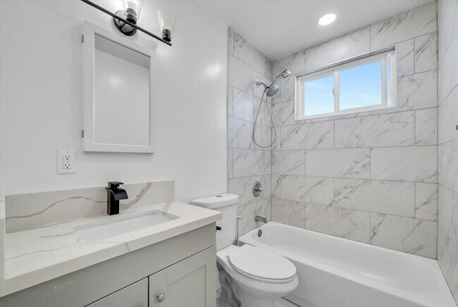 Foto del edificio - 18442 Patterson Ln