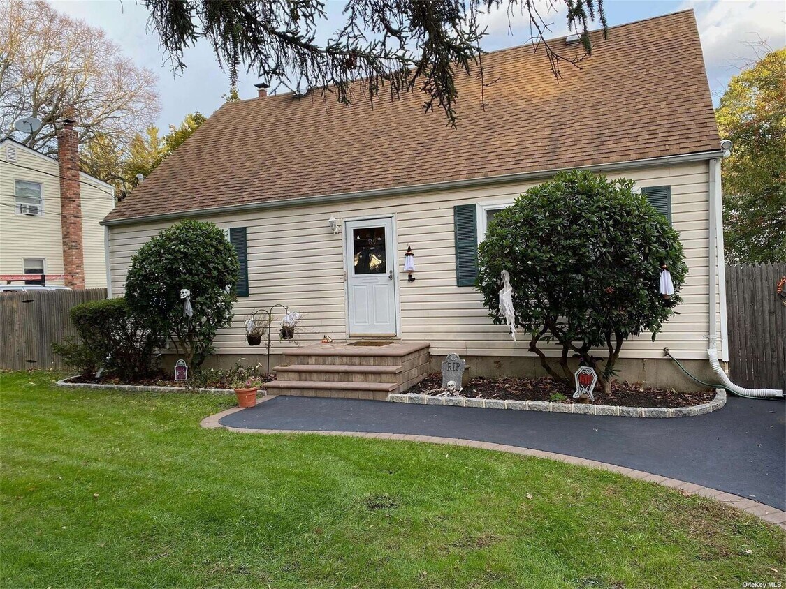69 Main Ave, Centereach, NY 11720 House Rental in Centereach, NY