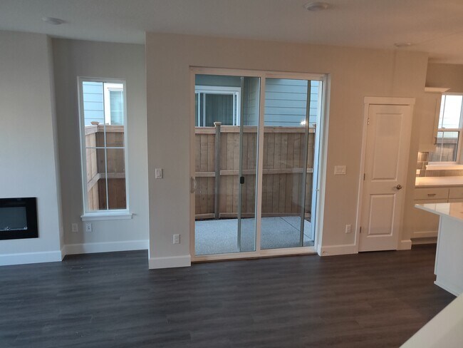 Entrada al patio lateral - 3893 SE 81st Ave