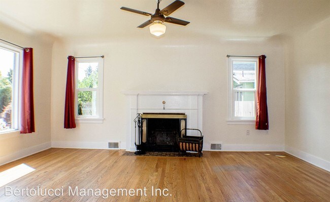 Building Photo - 3 br, 1.5 bath House - 965 17th St NE