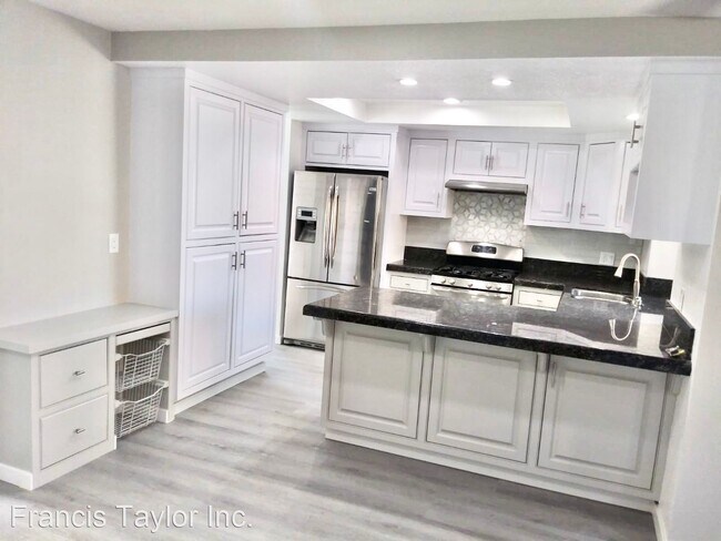 Building Photo - 5 br, 2 bath House - 1722 Casero Place