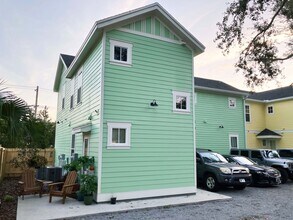 Building Photo - 861 SW 5th Terrace