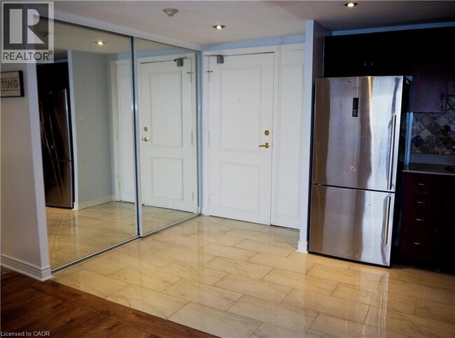 Building Photo - 6720 Glen Erin Dr