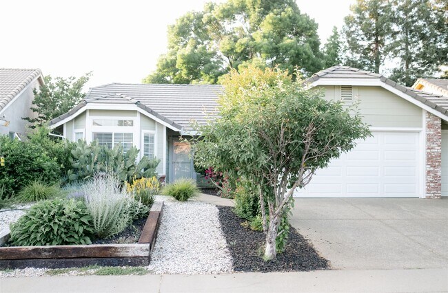 Building Photo - 2120 Boyden Dr