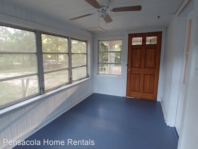 Foto del edificio - 3 br, 1 bath House - 6664 Hinote St