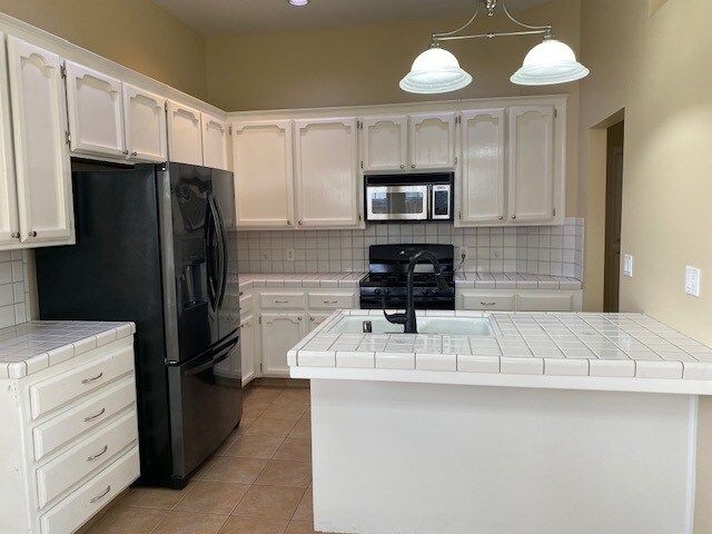 Foto del edificio - 9912 Vanessa Ave