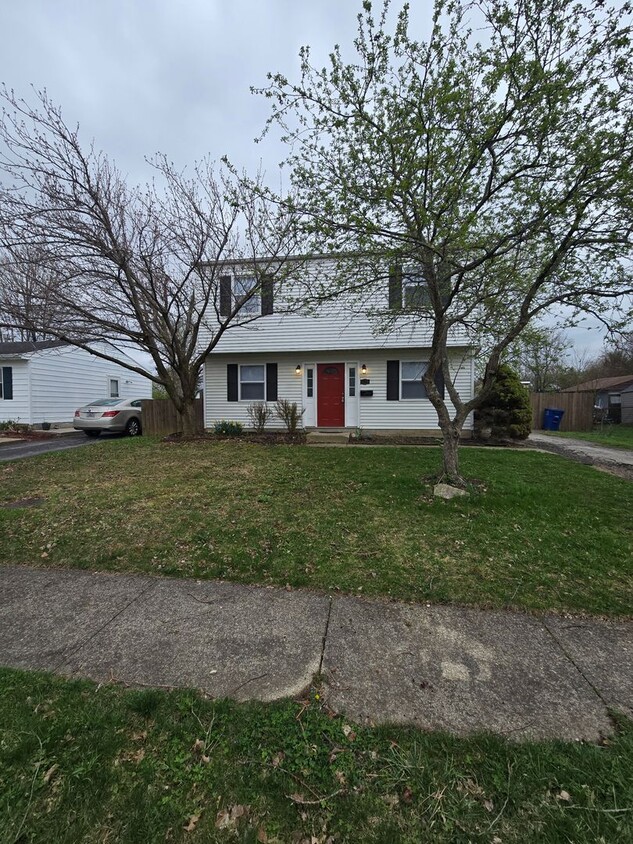 Foto principal - 4 Bedroom Single Family Home