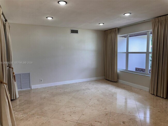 Building Photo - 7050 SW 5th Ct