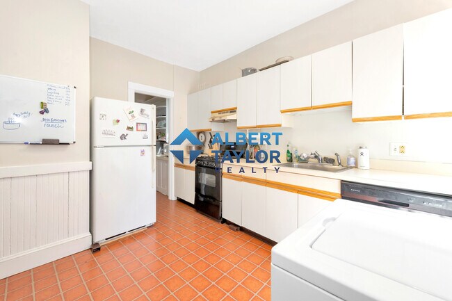 Foto del edificio - 104 Strathmore Rd