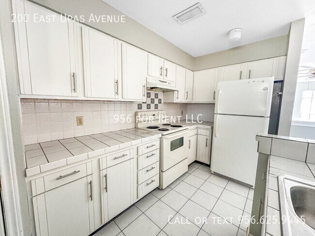 Building Photo - 200 E Upas Ave