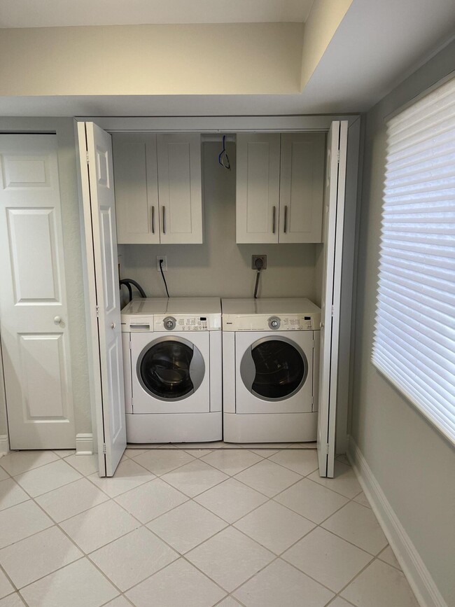 Foto del edificio - 1660 12 Oaks Way
