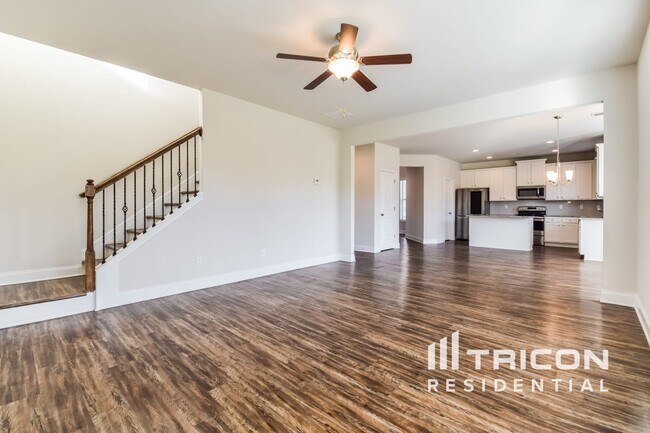 Building Photo - 4000 Bella View Ln