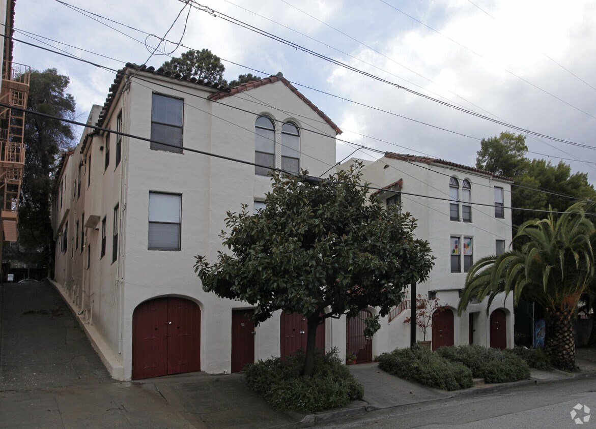 Primary Photo - 886 Cleveland St