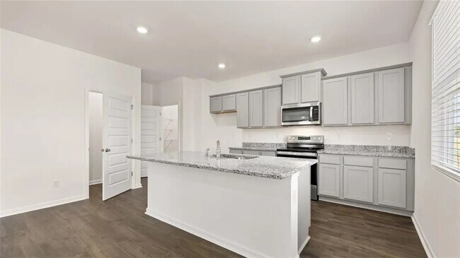 Foto del edificio - Room in Single Family Home on Aster Ave