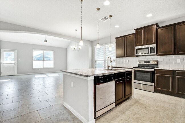 Building Photo - ***APPLICATION CURRENTLY UNDER REVIEW***MO...