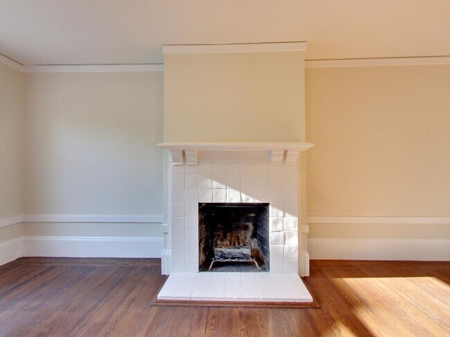 Photo - 2041 Hyde St Apartment