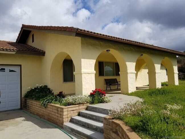 Building Photo - 3861 Prairie Dr