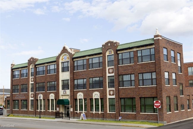 Building Photo - 41 E Park Dr