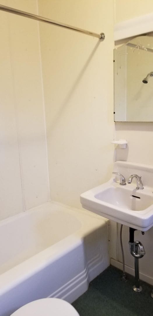 Building Photo - 2 Bedroom walking distance to Downtown Whi...